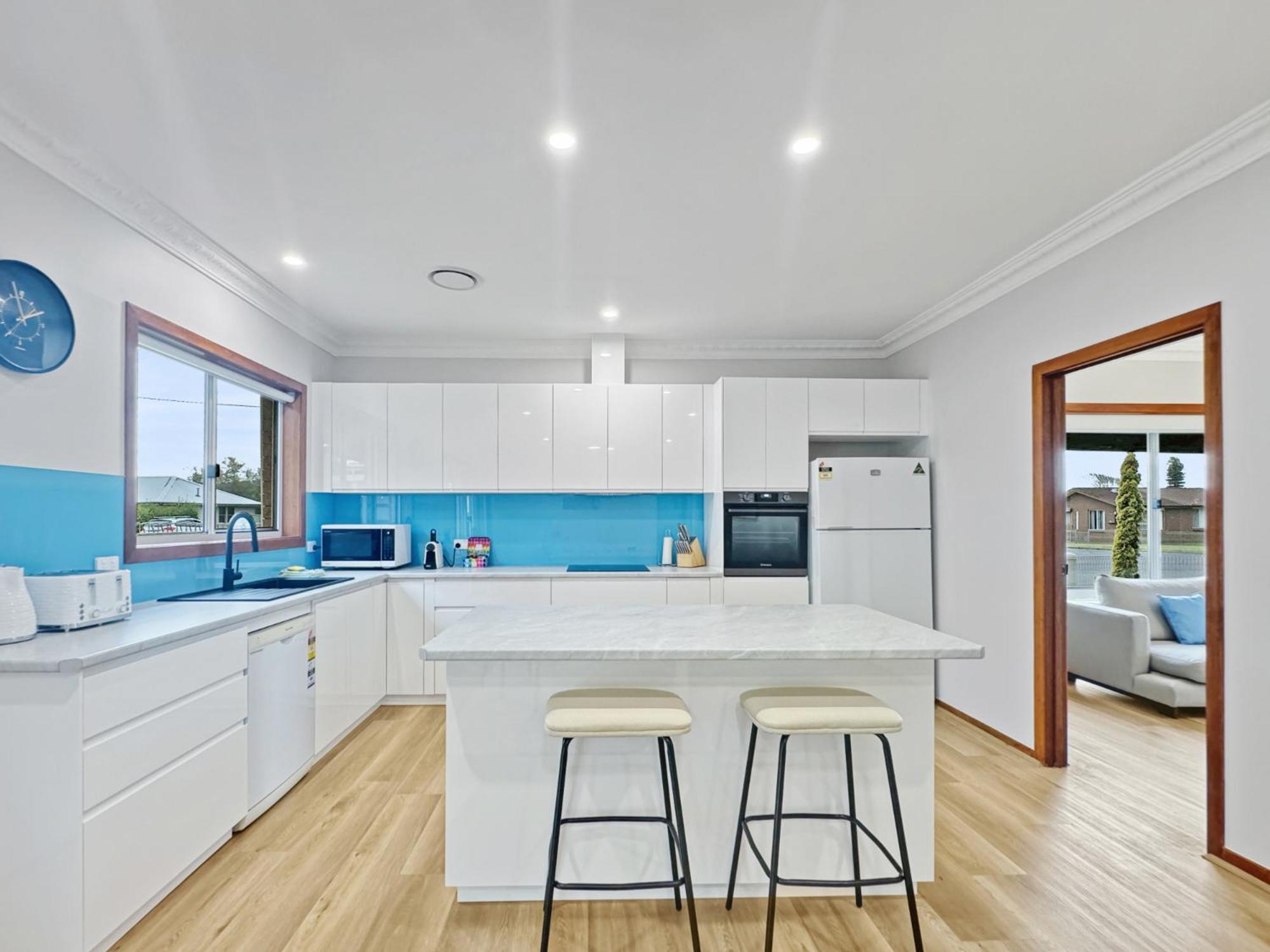 4-Bed Beach House With Garden & Alfresco Dining Tomakin Exteriör bild